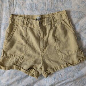Light yellow linen/lyocell blend shorts